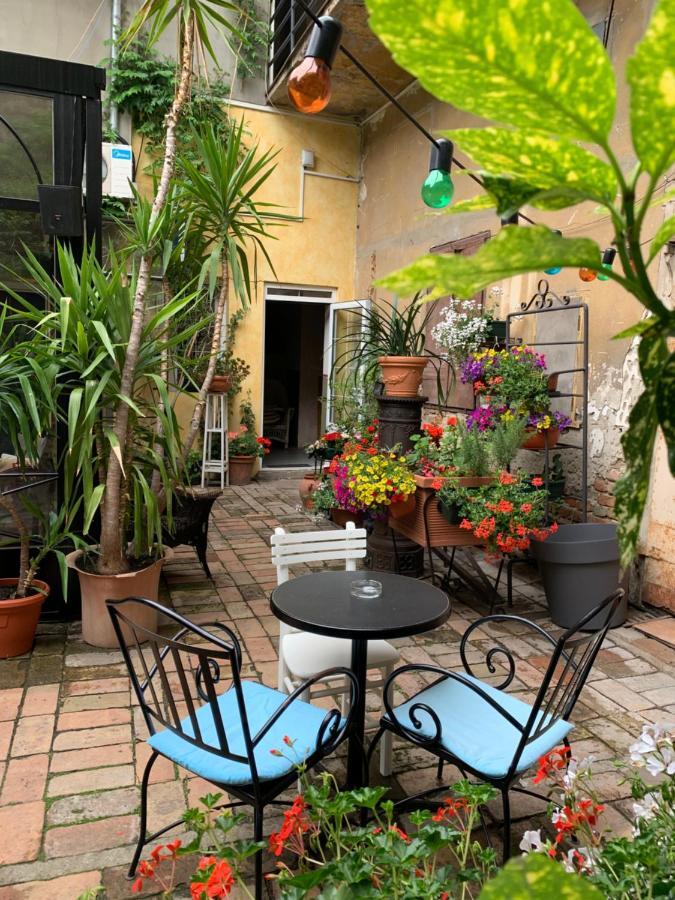 Bed And Breakfast "Caffe-Caffe" Kikinda Exterior photo